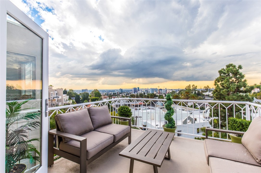 Properties 4 2222 N Beachwood Drive 415