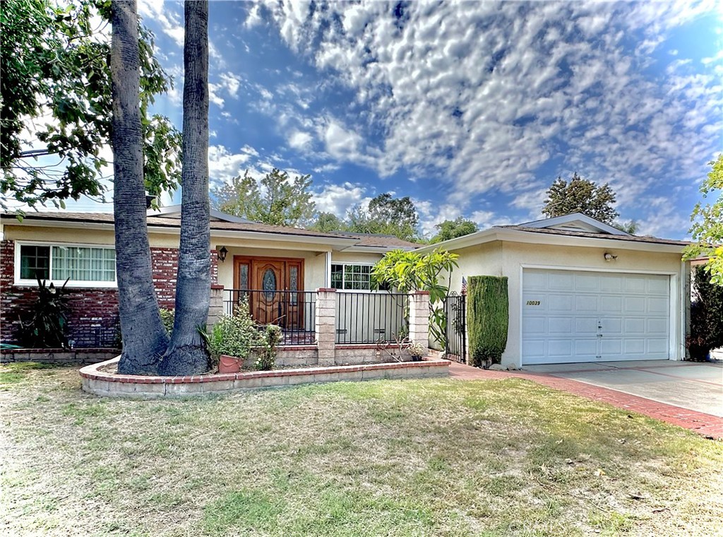 View North Hills, CA 91343 house