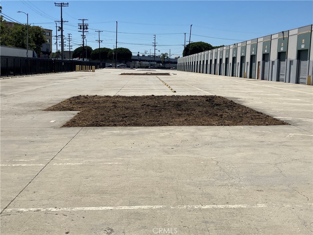 Industrial Zoned 96,529 (+/-) sq. ft. large land parcel with existing 34,560 sq. ft. single story concrete tilt-up warehouse, suited for multiple uses, located in the center of the Warehouse District near Downtown L.A. Excellent access to several freeways, including #5, #10, #60, #101, #710, in addition to most major City Center streets.
Property borders major roads, including (a) Alameda, (b) 8th St., and (c) Lawrence Streets. Flat concrete covered fenced parking lot, immediately across the street from the L.A. Wholesale Produce Market, and within minutes of other major produce and wholesale districts.
Los Angeles DTLA 2040 future building plans include approvals for thousands of new housing units and proposed jobs. This property is in the absolute ideal location for a new top-of-the-line high profile and profitable project.