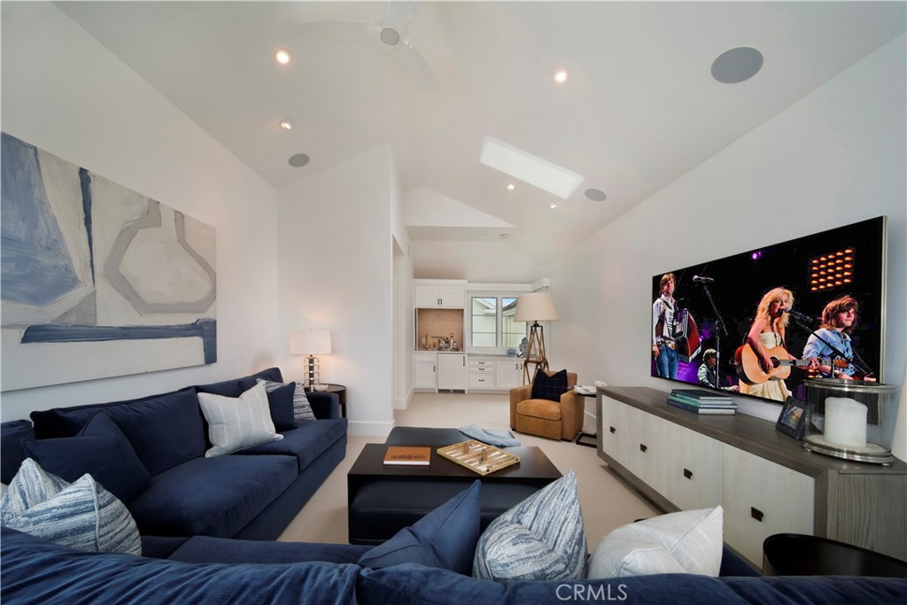 Corona del Mar South of PCH (CDMS) - Residential