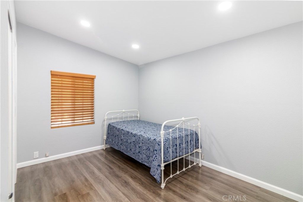 listing image 130725594613442608573