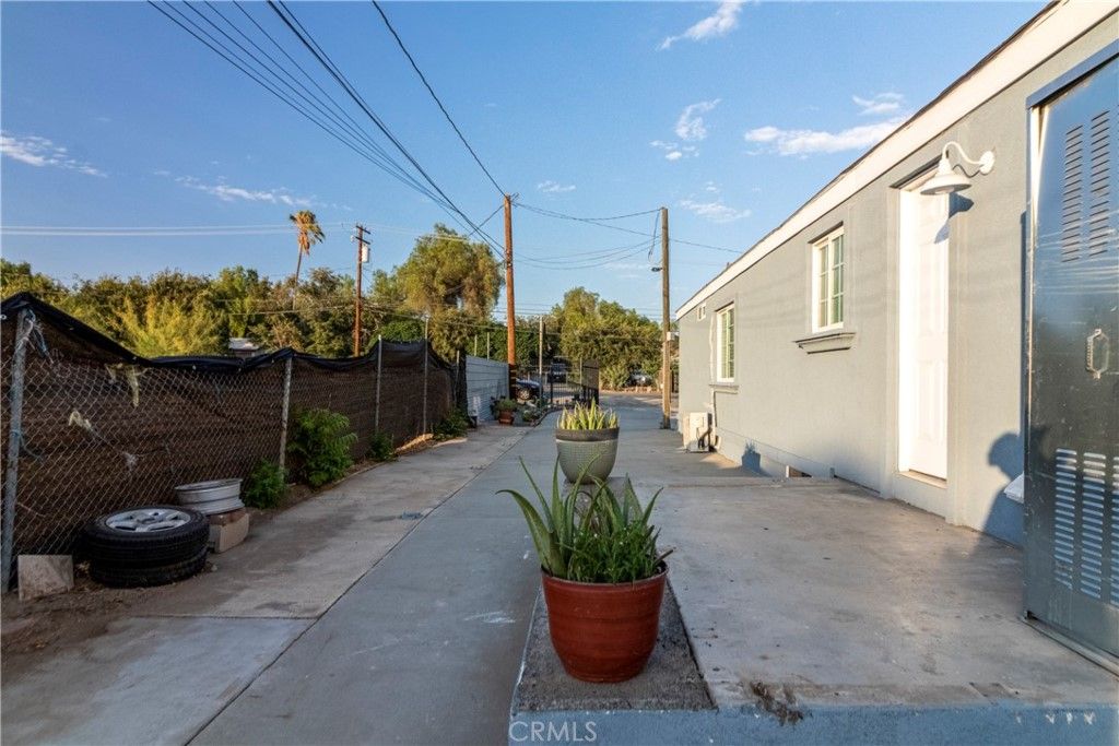 listing image 130720374393639895306