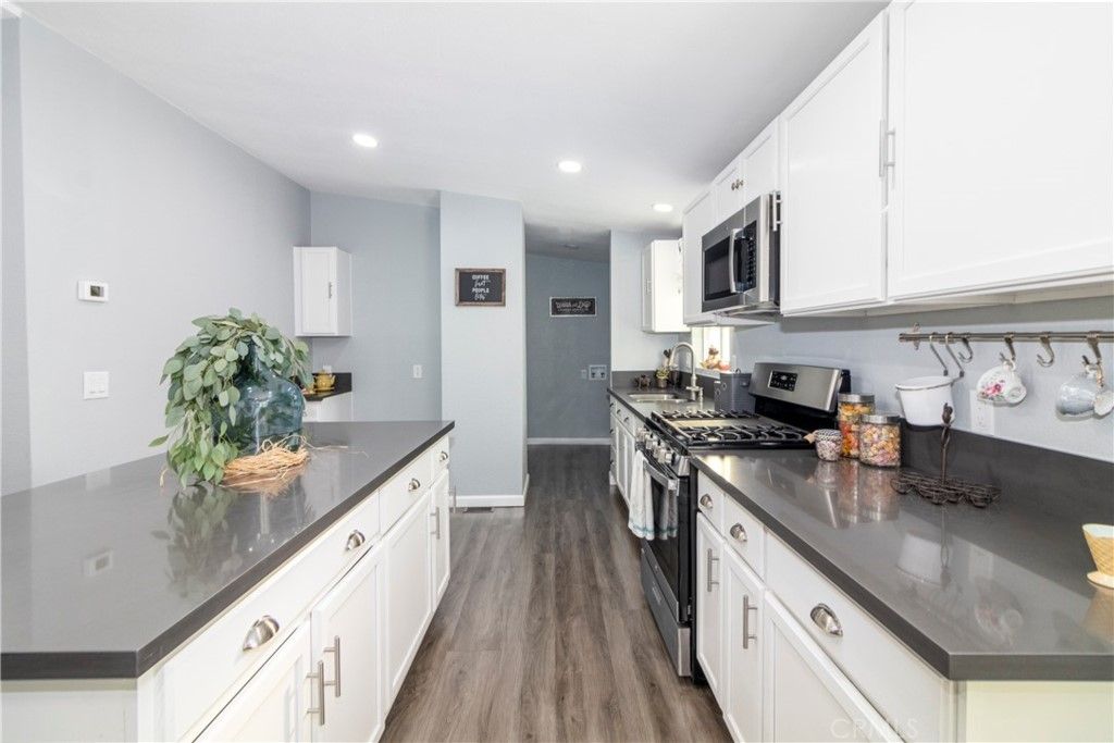 listing image 130724426706510215745