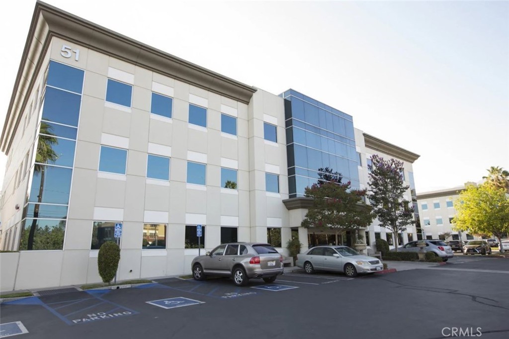 Sublease Available Now
Special Arrangement, Please Read:
Tenant is Leasing 2,606 USF/ 2,940 RSF Certain Days of The Week. Contact Broker for More Information.