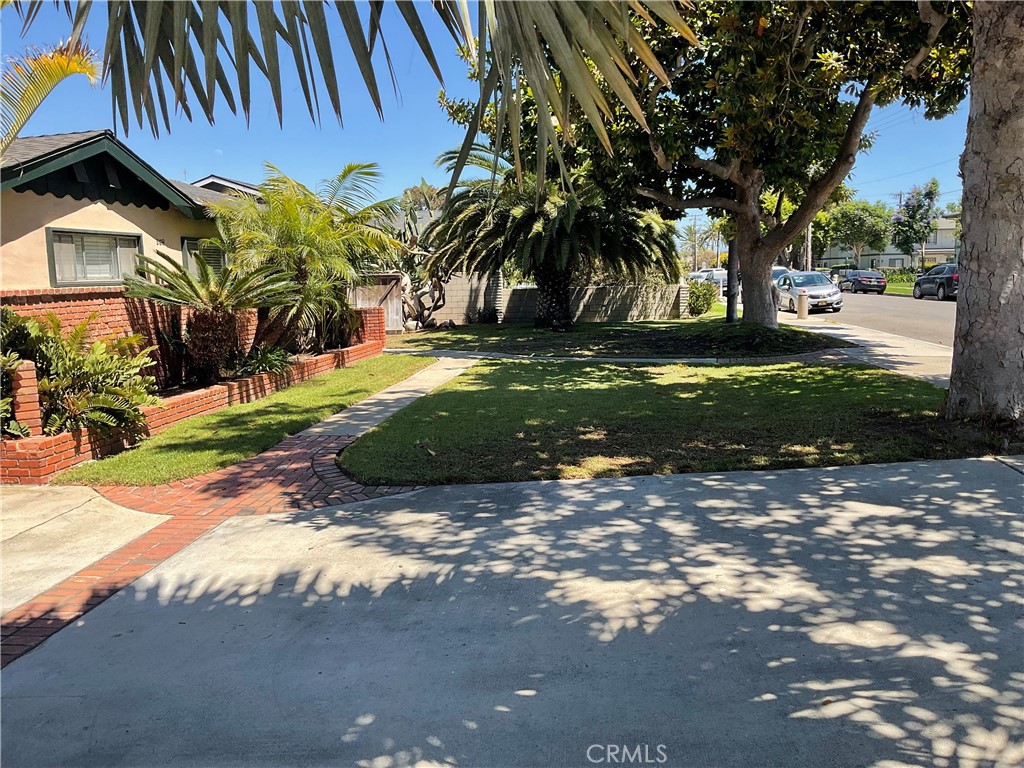 268 E 18th Street