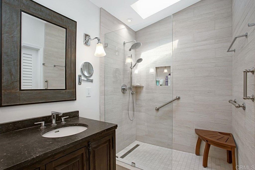 listing image 130721045656272162778