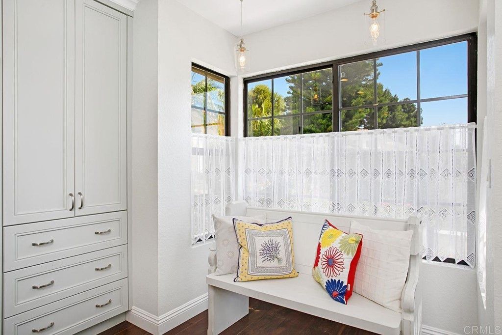 listing image 130722274035212331736