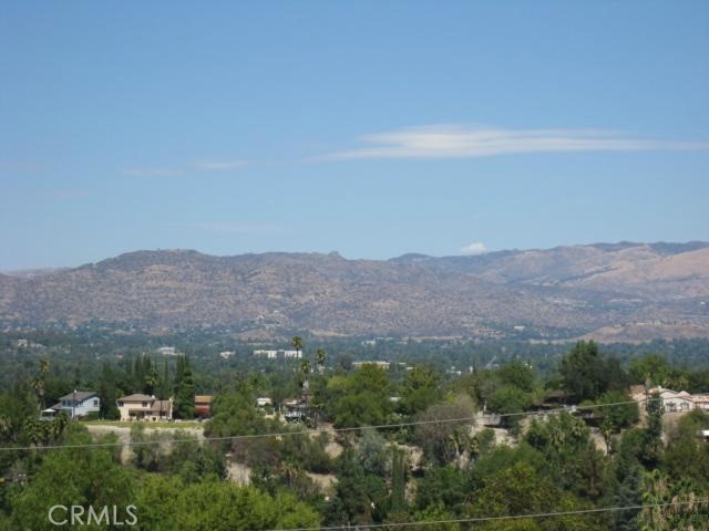 An exceptional opportunity awaits to realize your dream home on this expansive 23,000+ square foot lot in the coveted WH area. Enveloped by million-dollar residences, this represents a once-in-a-lifetime chance. Situated within walking distance to prominent shopping centers and El Camino High School, seize this remarkable opportunity to create your ideal living space.