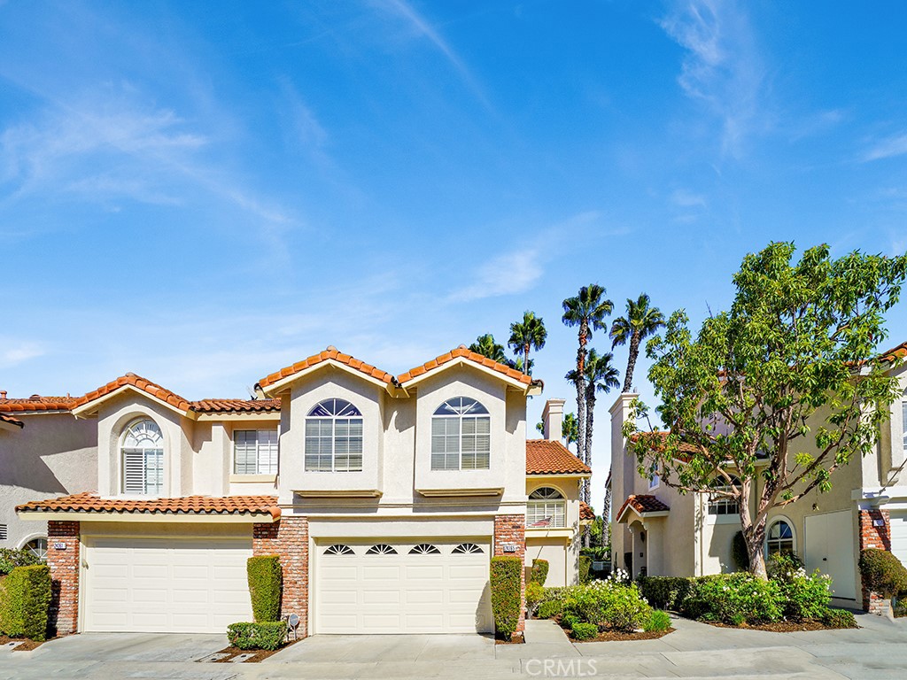 Welcome to this beautifully appointed 3 bedroom, 2.5 bath townhouse in the highly sought-after community of Village Niguel Gardens in Laguna Niguel. Spanning nearly 1,800 square feet, this spacious home offers a perfect blend of comfort and style.
Upon entering, you are greeted by an open-concept living area that features abundant natural light and elegant wood flooring. The modern kitchen boasts stainless steel appliances, granite countertops, and ample cabinet space, making it a chef's delight.
The primary suite provides a serene retreat with an en-suite bathroom, complete with dual sinks and a spacious walk-in closet. Two additional bedrooms offer versatility for family, guests, or a home office.
Enjoy outdoor living with a private patio, perfect for entertaining or relaxing. Additional features include a two-car garage, in-unit laundry, and close access to community amenities such as 2 pools, spa, and a grass park including 2 tennis courts.
Conveniently located near shopping, dining, and top-rated schools, this townhouse is an ideal blend of convenience and luxury. Don’t miss your chance to call this beautiful property home!