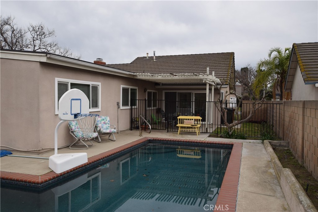 - - Residential Lease