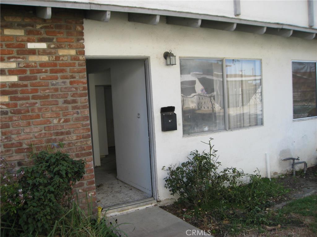 Two bedroom, 1 bath. Major fixer. Located in a great area of Santa Ana. Location is close to pool & Laundry facilities.