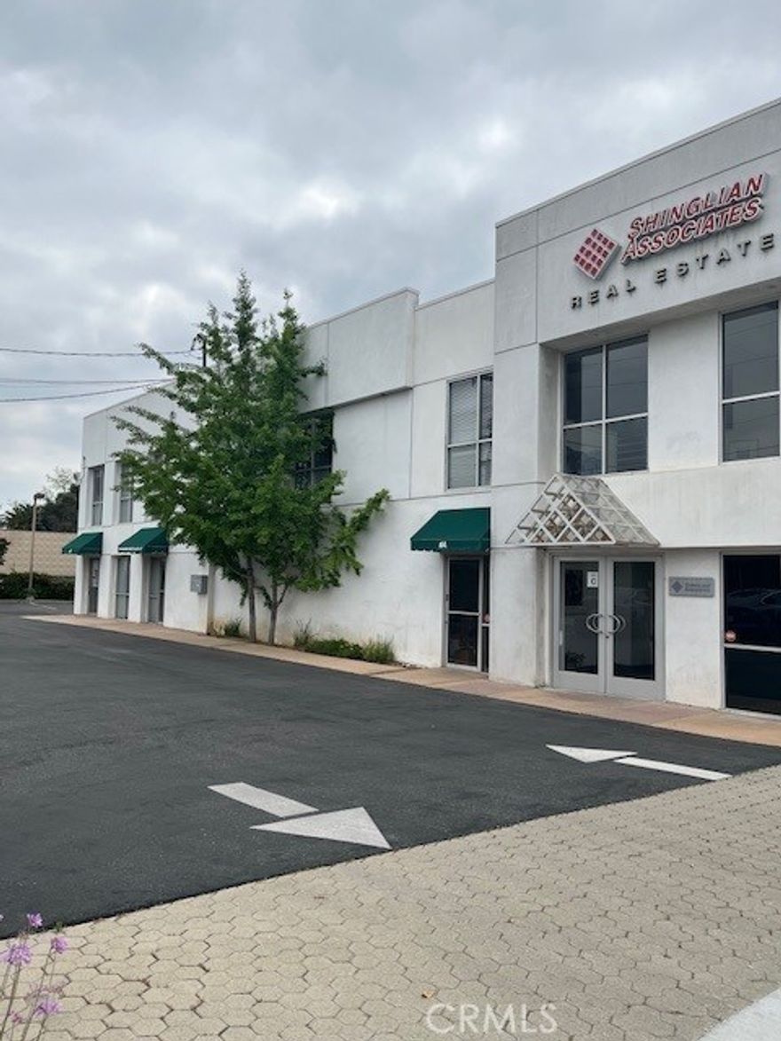 This nice looking office located inside of a modern professional office building. This building is located in the nice area of City of Covina. that is close to downtown Covina, and its financial street. Good location that is not  only close to  freeway 10, 210 and close to big Eastland shopping center. 
This professional building consists 3 units, A B C. The unit for lease is unit B. this lovely unit B is a back unit at first floor and it has its own front door open to the parking lot.  
This Unit B has 960 SF office space and it includes 2 individual offices and one large open office. 
This unit is ready for move-in.