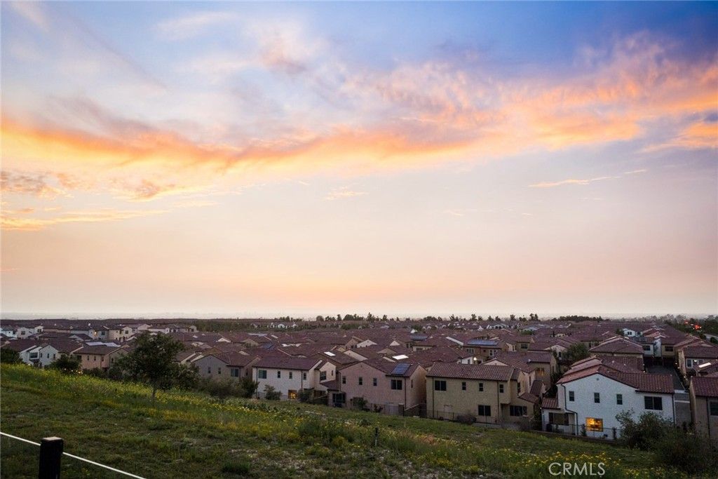 listing image 130720655246567939856