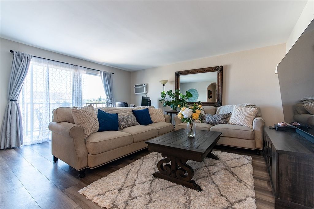 listing image 130721176397009667833