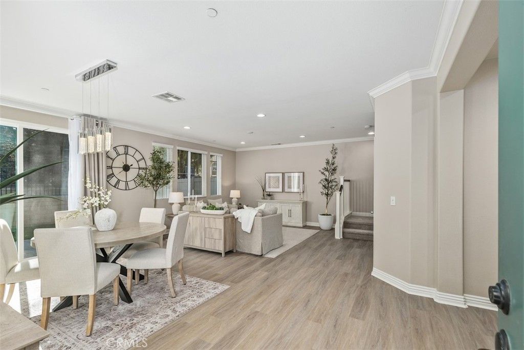 listing image 0