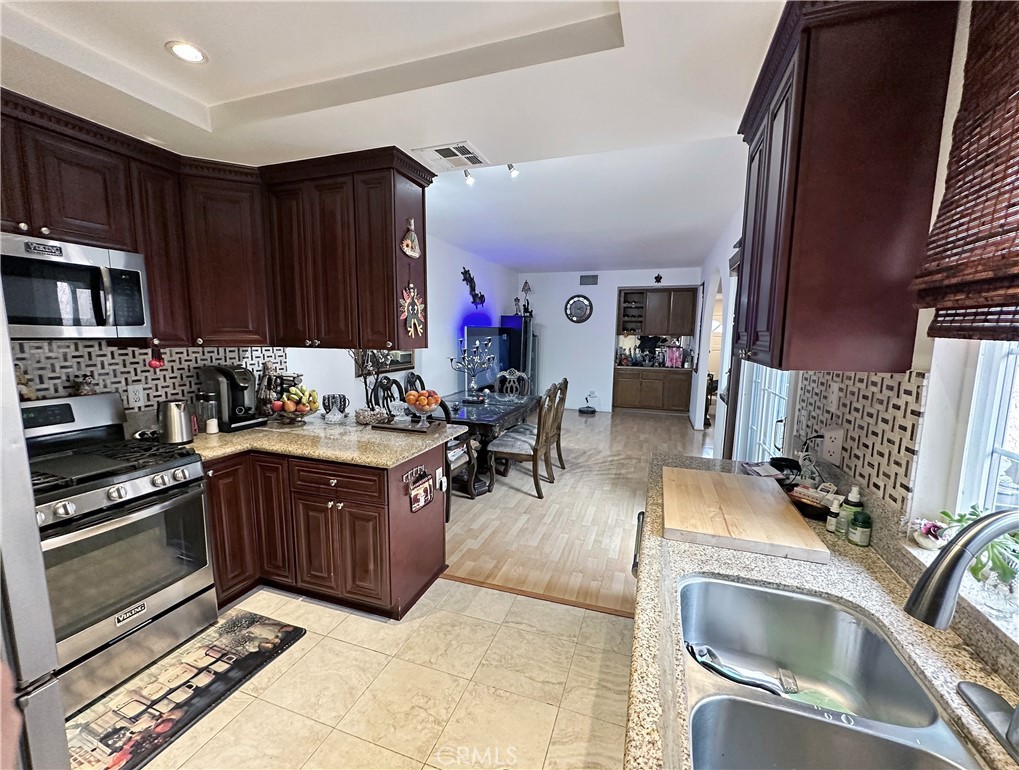 Properties 4 7615 Glade Avenue 106
