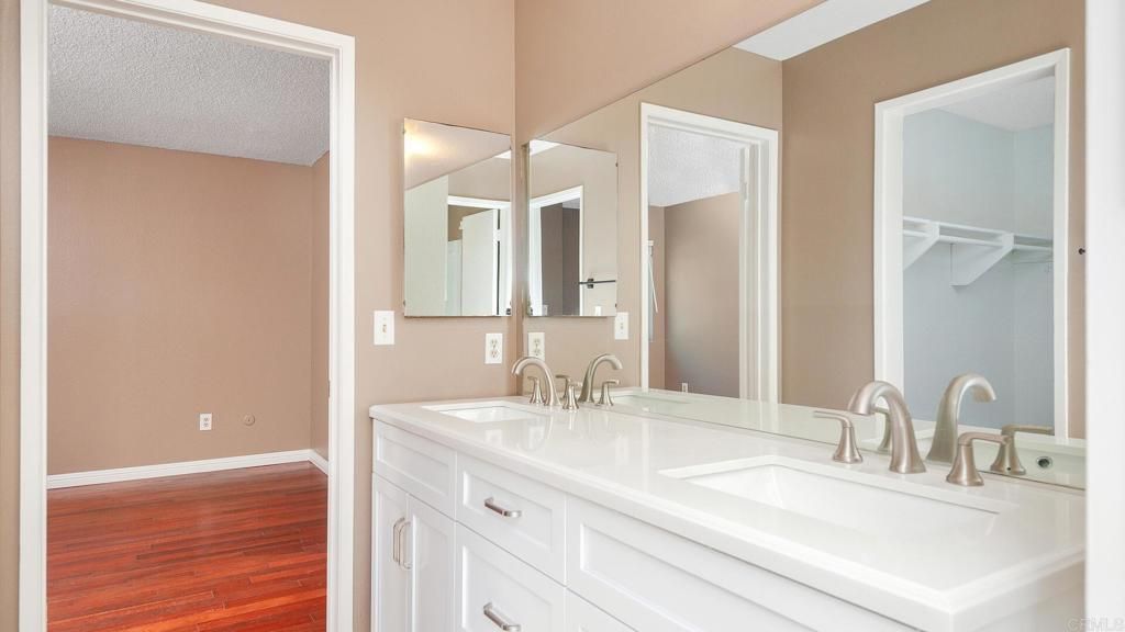 listing image 130729568518967020531