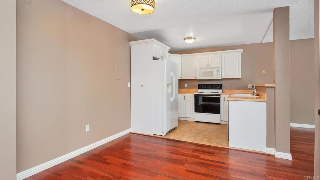 listing image 130720606205906644871