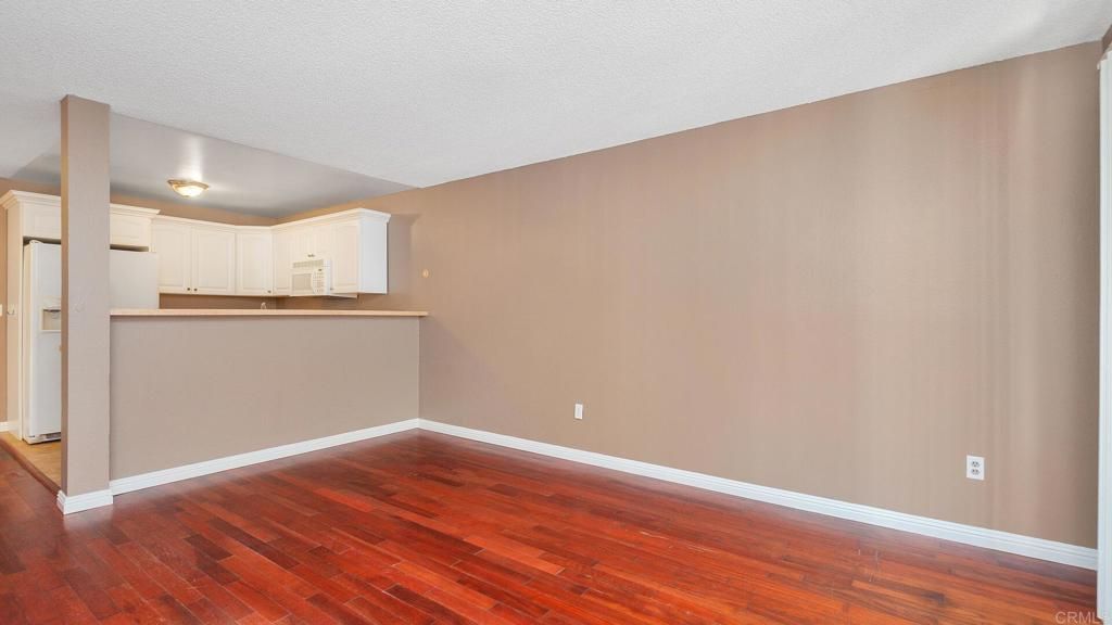 listing image 130729622334124287058
