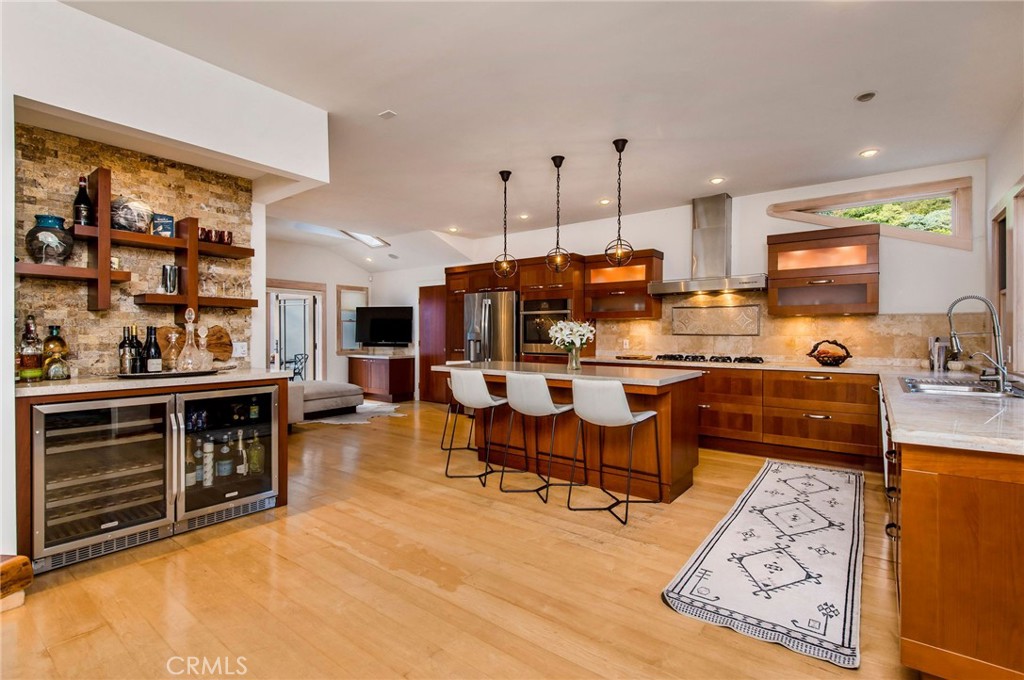 426 Nyes Place