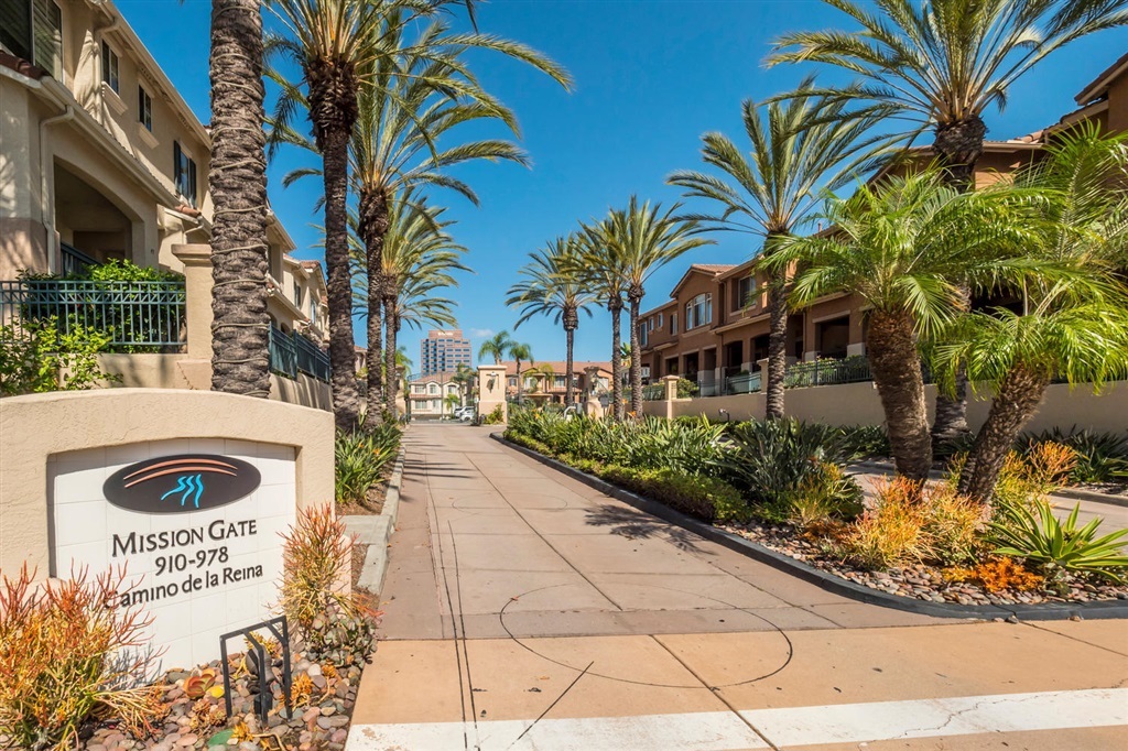 Sold and closed. Neighborhoods: Mission Valley Equipment: Garage Door Opener Other Fees: 0 Sewer: Sewer Connected Topography: LL