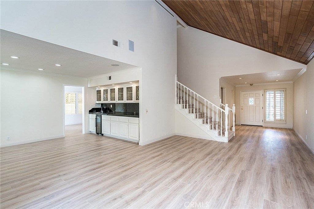 listing image 130724130769020096528