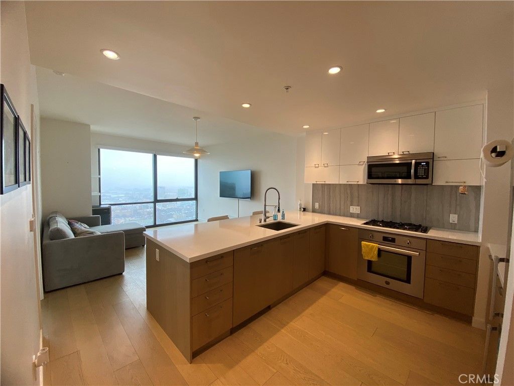 listing image 0