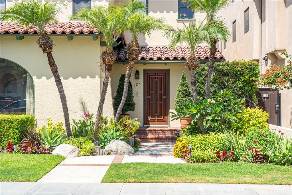 129 Nieto Avenue