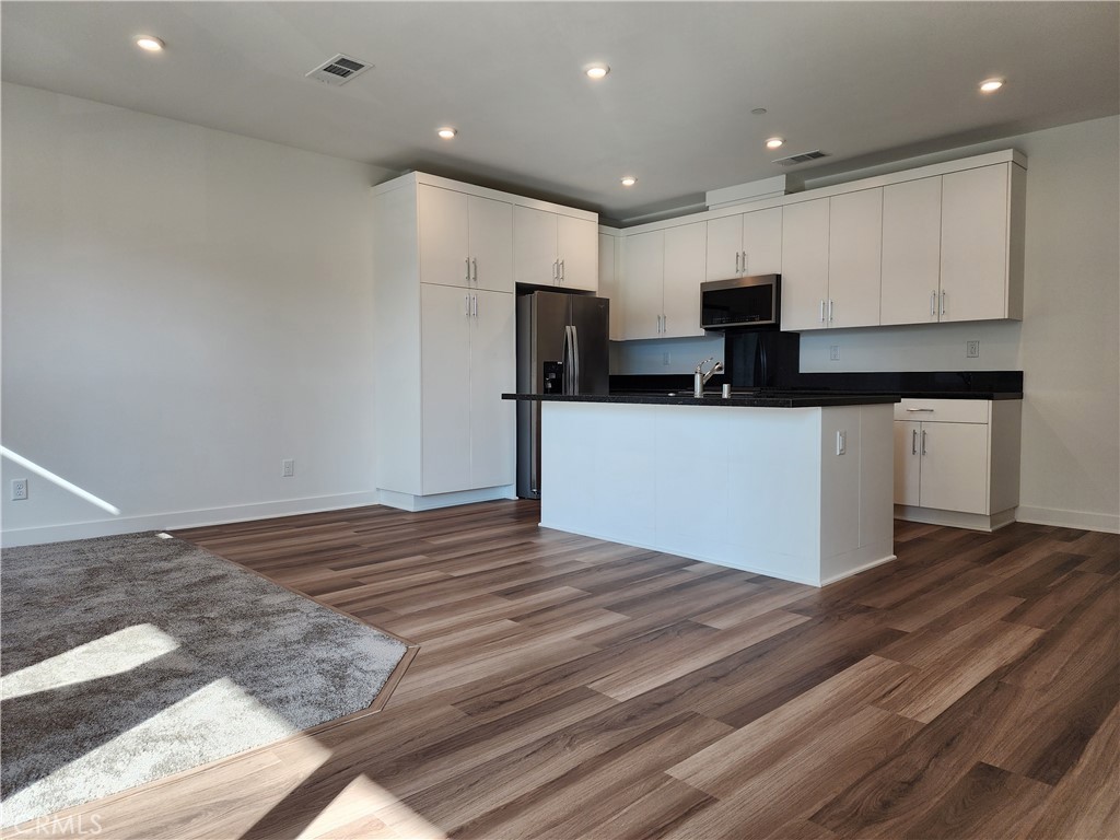 1231 W Cara Drive