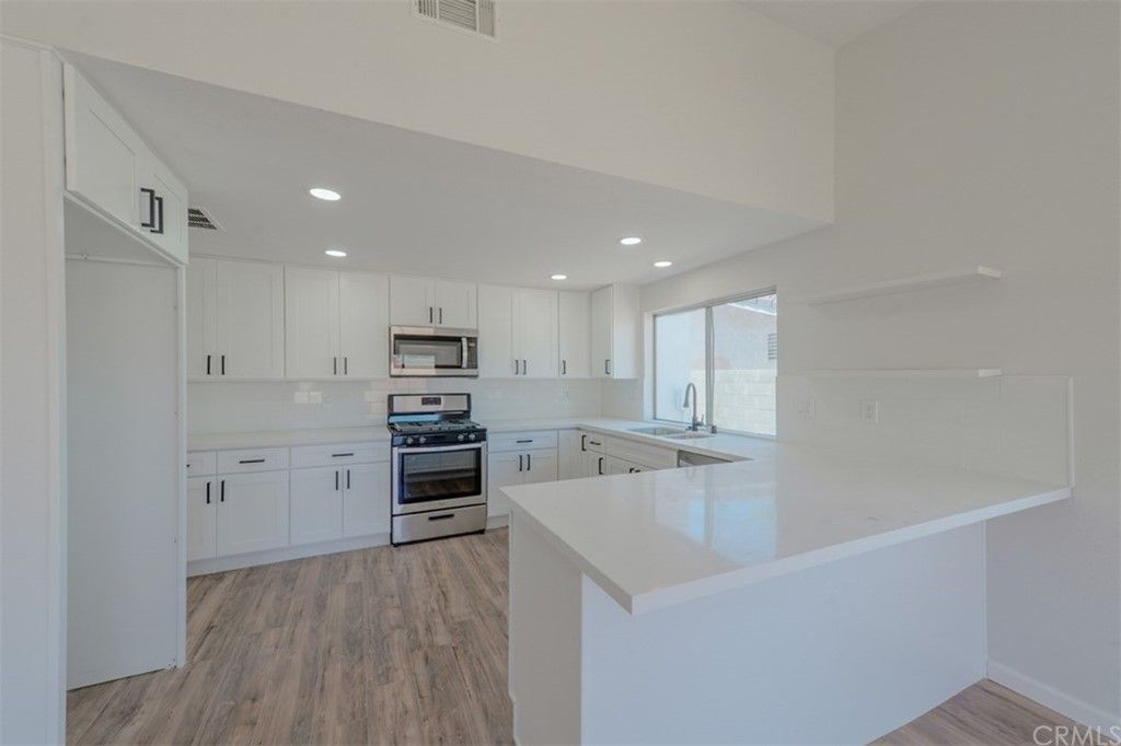 listing image 130722143481458563803