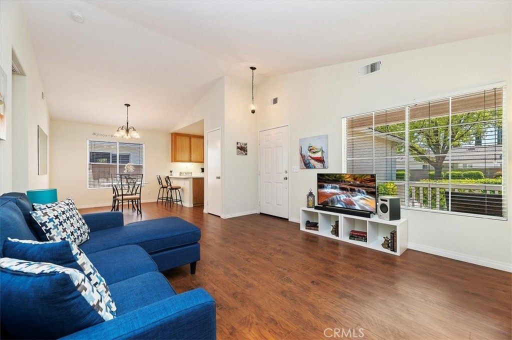 listing image 130726333551648871763