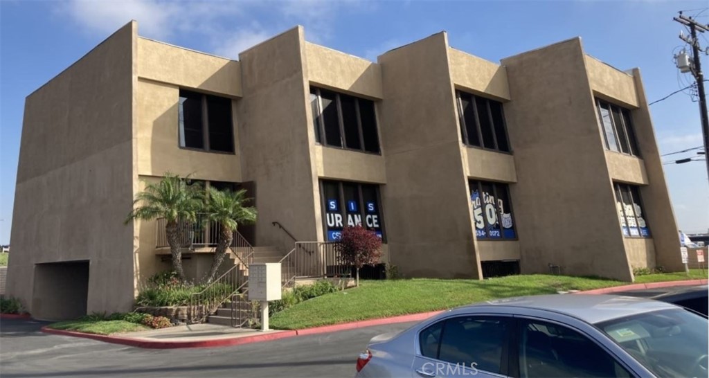 500 square foot office availble at the Mercury Professional Office Building is located in the heart of Garden Grove along the busy Garden Grove Blvd corridor. Great visibility along Garden Grove Blvd. and the 22 freeway. Elevator access provided. Conveniently located next to the 22 freeway with easy access to the 5, 57 & 55 freeways.