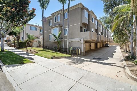 A home in El Segundo