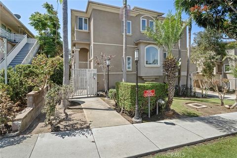 A home in El Segundo