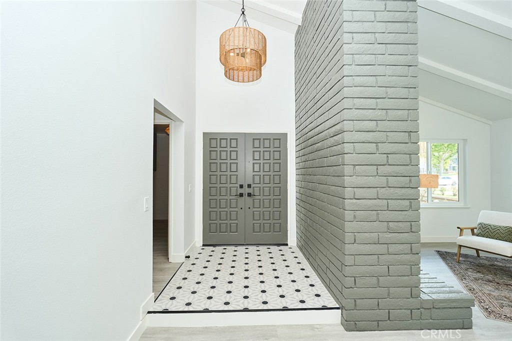 1048 W 22nd Street