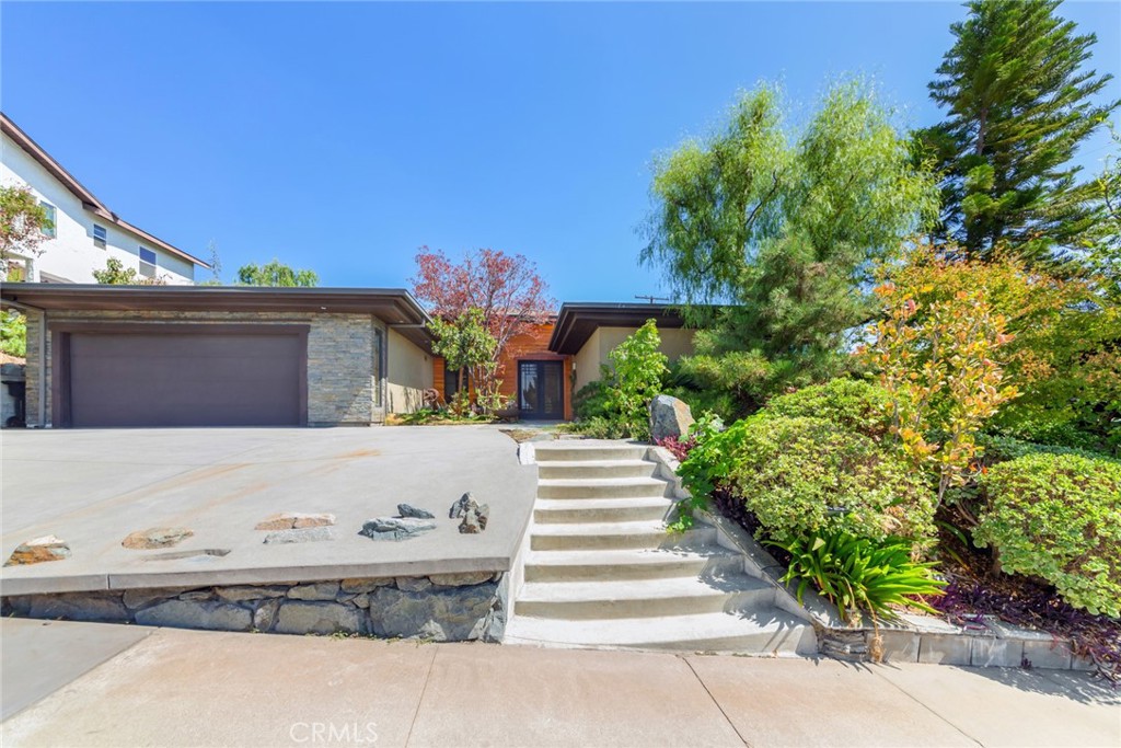 1530 N Viewcrest Drive