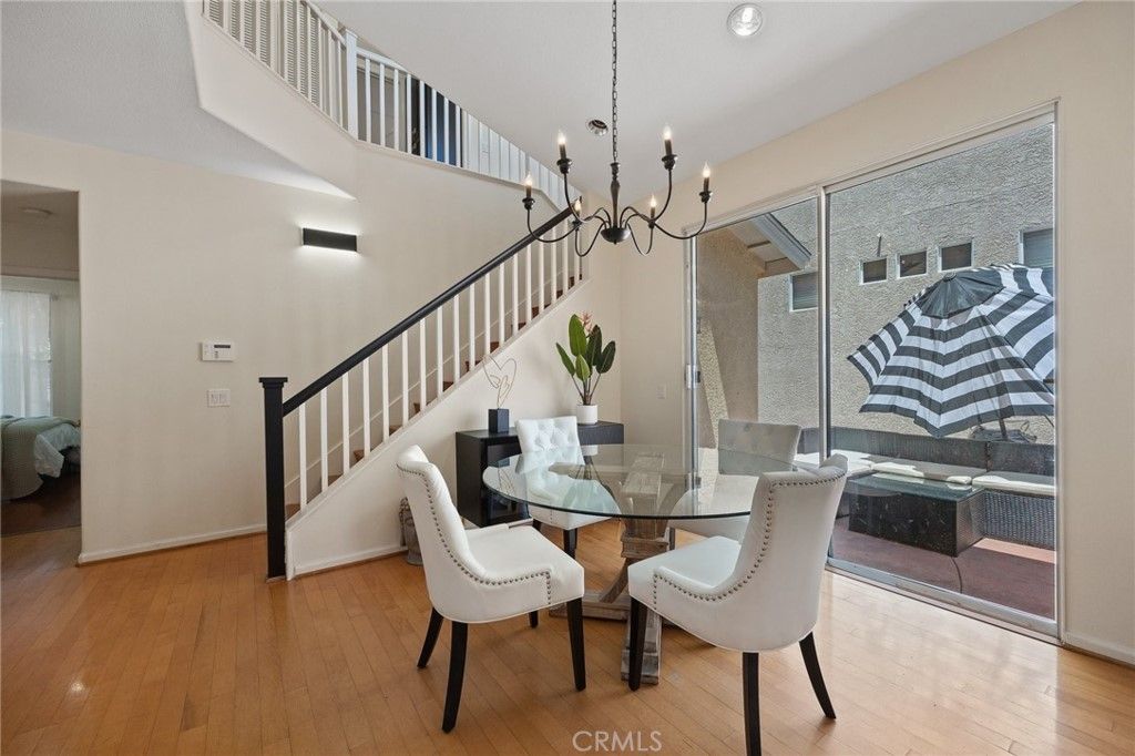 listing image 130724986841562918382
