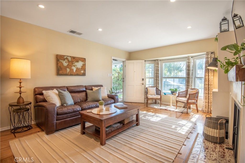 listing image 130727271652567148526