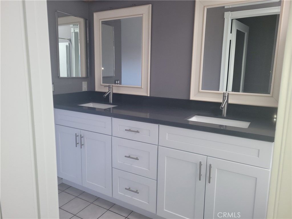 listing image 130729216324505501498