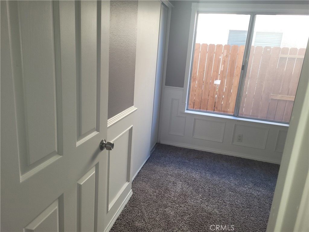 listing image 130728255479946679296