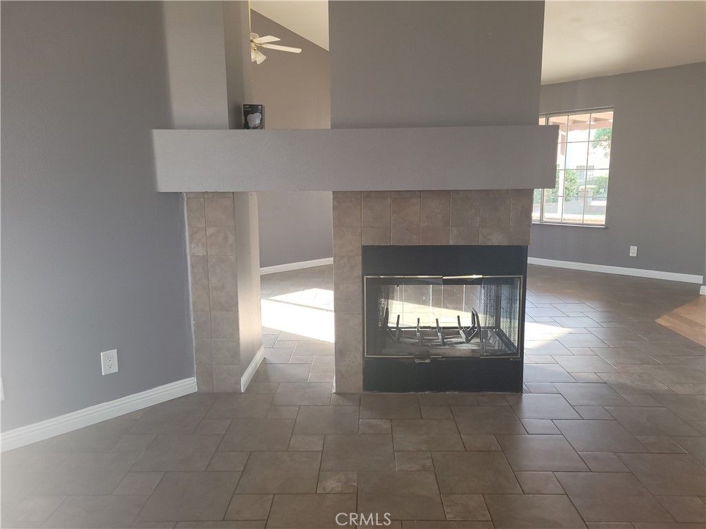 listing image 130725416665767026332