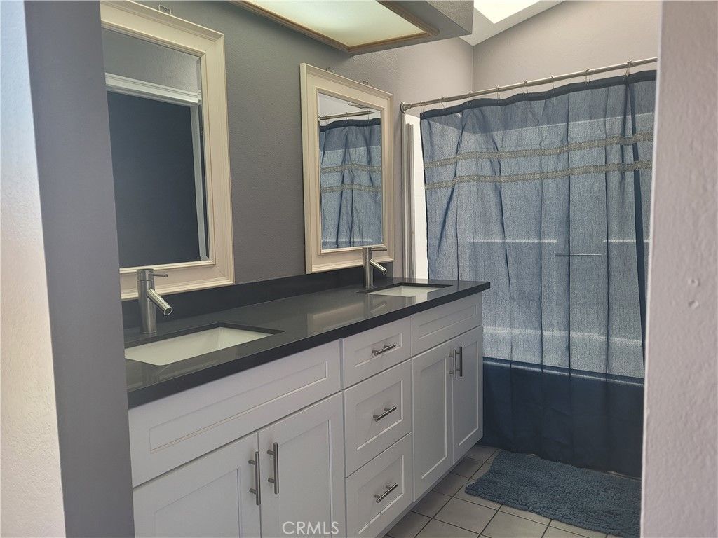 listing image 130727775133997545237