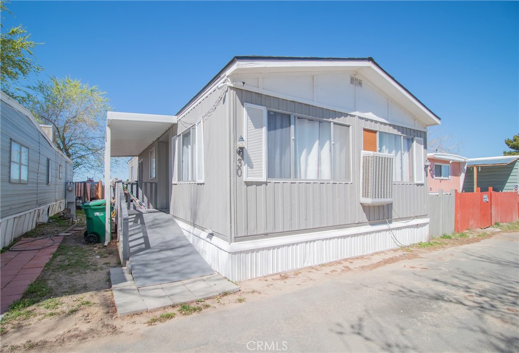 Don't let the year fool you—this charming 1972 mobile home at 45415 28th Street East Spc 30, Lancaster, CA 93535 in Sunny Skies Mobile Home Park is an absolute gem, impeccably maintained and updated throughout the years. Boasting 1,060 square feet of living space, this home radiates pride of ownership with numerous modern upgrades, including a newer roof, central heating, and beautiful new flooring. The kitchen features attractive Formica countertops, a convenient gas cooktop, and a stylish wall oven—perfect for everyday cooking and entertaining. Additionally, enjoy the convenience of an in-home laundry room and a practical ramp ideal for individuals with mobility disabilities.
Outside, you'll find a spacious backyard, perfect for pets, children, or simply relaxing outdoors. Financing options are available with as little as 5% down, making this lovely home highly affordable. Monthly payments, including the low space rent of just $749, total under $2,000 per month. Don't miss this wonderful opportunity—call your favorite real estate agent today to schedule a viewing before it's gone!