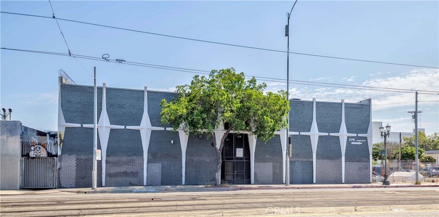 ***Totally Remodeled and Upgraded in 2012***Ideal for Warehouse & Showroom***Ground Level 15,652 sq.ft for Warehouse, 16' Clear Height***Upstairs 2,548 sq.ft. for Office/Showroom with Central A/C***Roof Top Security Gated Parking 29 Spaces with Direct Access to Upstairs Office***Great Location Next to 10 FWY Near Fashion District***