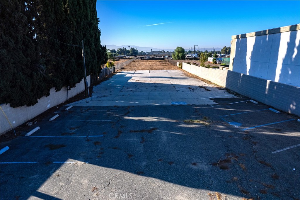 1511 W Mission Boulevard