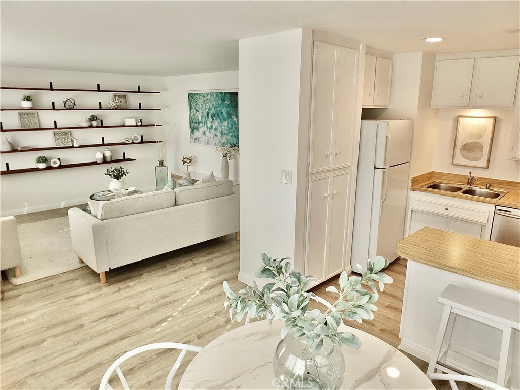444 Obispo Avenue 305
