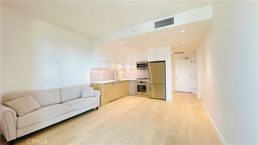 400 S Broadway 3106