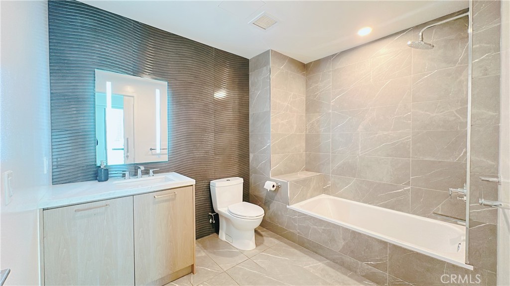 400 S Broadway 3106