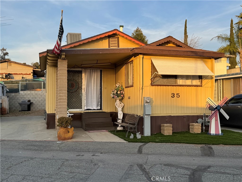 Enjoy peaceful living in this nice Mobile Home in the very quiet park of Rancho Del Sol. This home has 3 bedrooms 1 Bath. Located walking distance near many restaurants, stores and other business's.