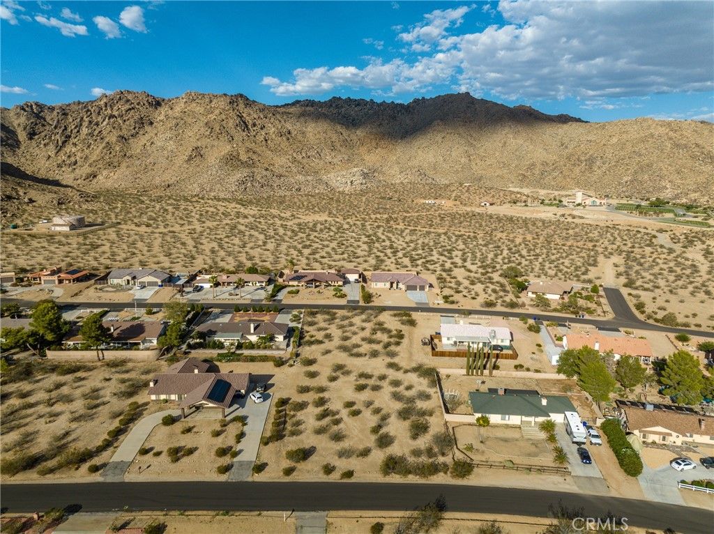 listing image 130725505300848474327